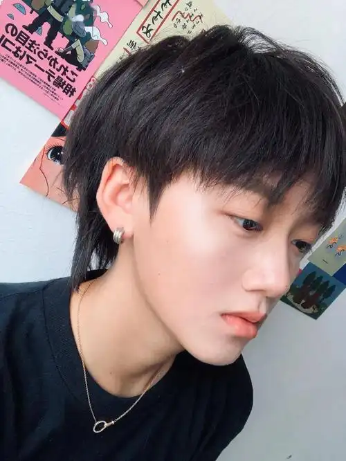 00后留鲻鱼头发型不帅才怪