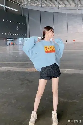 沈梦辰又瘦了,"圆规腿"瘦的心惊,90斤女生减肥也那么容易?