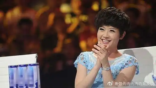 因为寇乃馨是大学的校花,所以追求者不少,她曾经和一个叫常立欣的制片