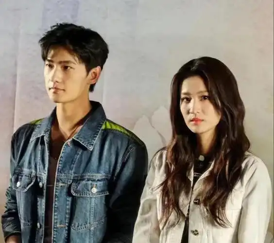 杨洋地下恋情曝光王楚然广告拍摄露肩装身材火辣凹凸引关注