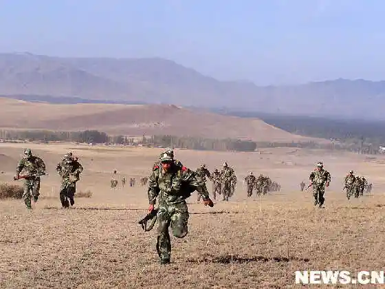 武警某师在天山深处演练7昼夜检验20多项成果