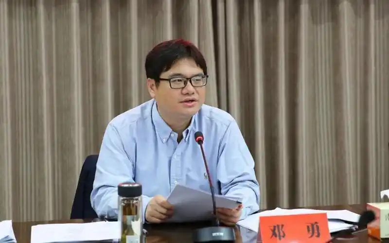 常务会议后,区政府召开了区长办公会,研究洪泽湖卫肀；すぷ鞣桨,洪