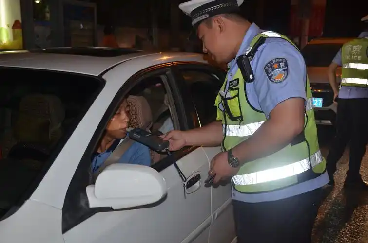 昌江交警开展夏季夜查行动查处3名酒驾醉驾