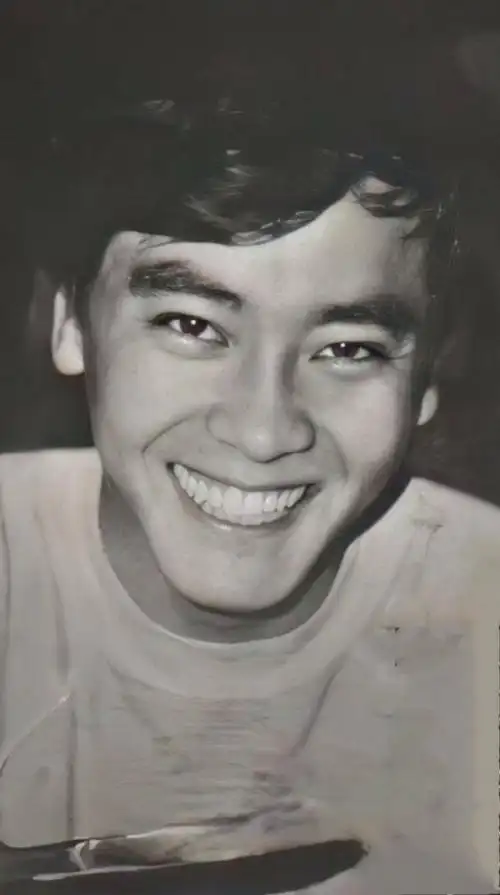 怪不得尔冬升对小鲜肉不屑一顾,40年前他比小鲜肉帅多了