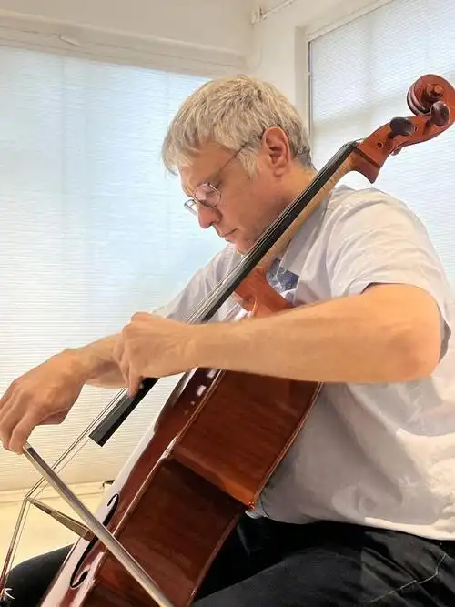 星外星演艺德国知名大提琴演奏家亚历山大苏莱曼