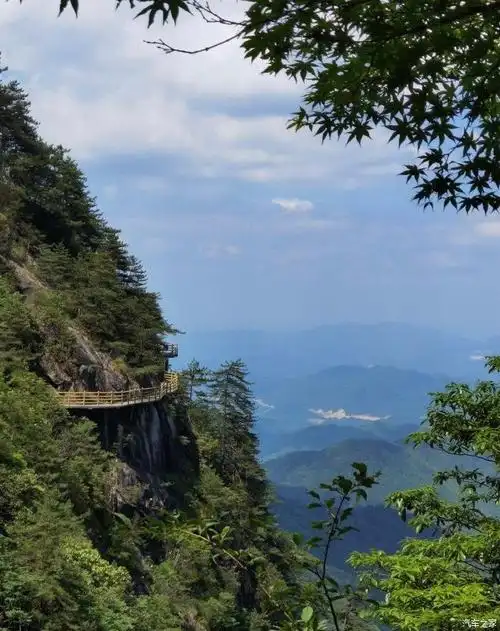 自驾rx5plus打卡明月山风景区