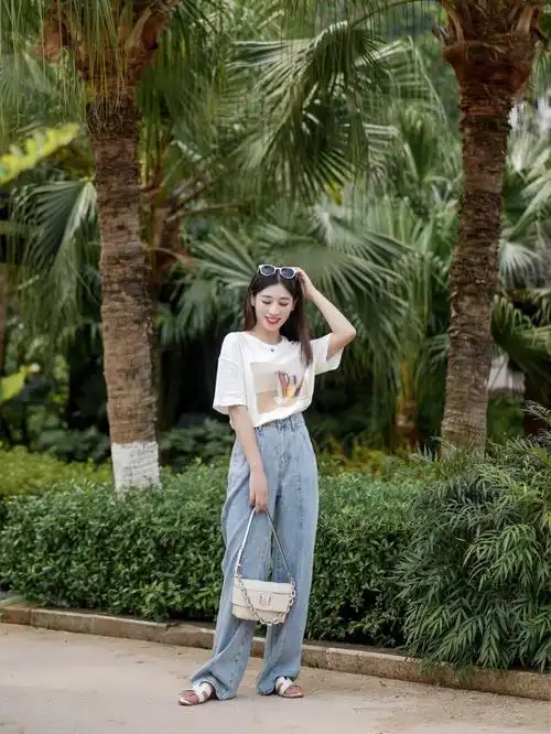 日常通勤这样穿t恤搭配牛仔裤气质又精致