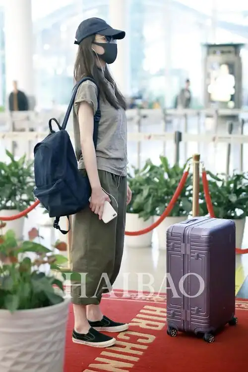 "2018海报街拍instar"候选人倪妮的全年街拍合辑:气质清新不造作,穿搭