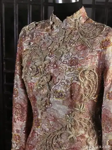 女强人价值百万的衣服长这样