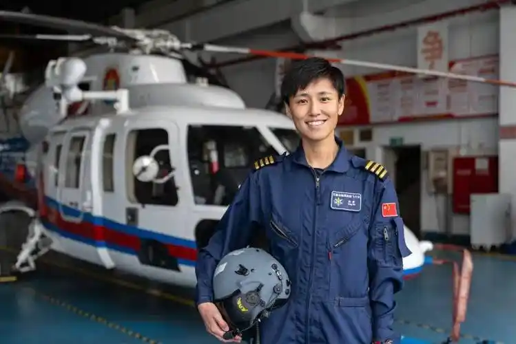 中国第一代女搜救机长是怎样炼成的_宋寅_救助_飞行