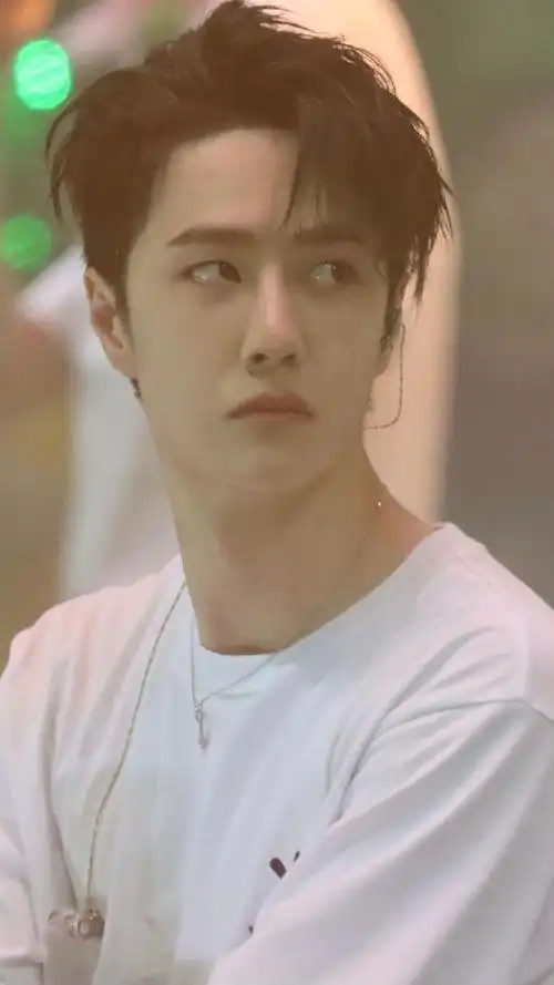 救敏!王一博717这一个侧脸角度怎么这么好看!