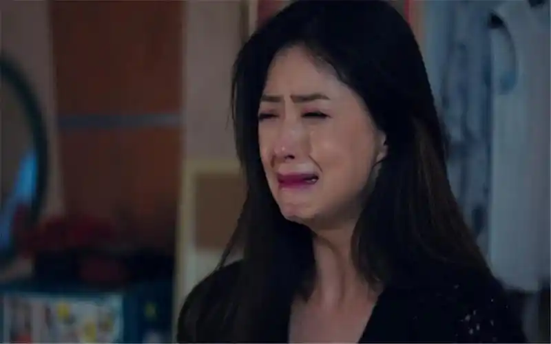 女明星哭戏大比拼,周迅哭的撕心裂肺让人心疼,她哭的把我看笑了-影视