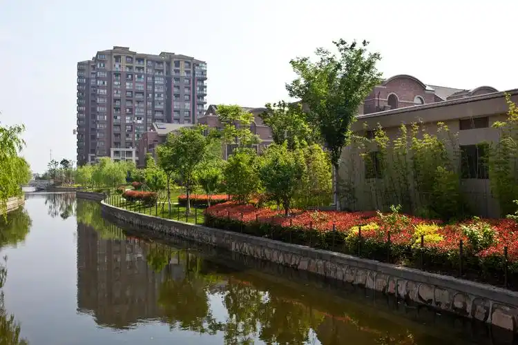 p data-id="gnx4moy3ym">三水萧林,位于昆山市萧林路与江浦路交汇处