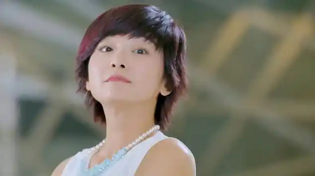 情谜睡美人依婷打电话叫来了明昊众人看见后议论纷纷