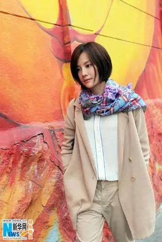 刘孜韩国素颜街拍曝光 大方优雅女人味十足