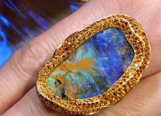 蜘蛛螃蟹甲虫 这些蛋白石珠宝不吓人却美得脱俗