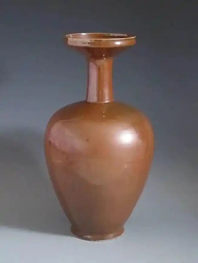 北宋定窑酱釉盘口长颈瓶高36厘米#藏品 #器物之美 #宋瓷