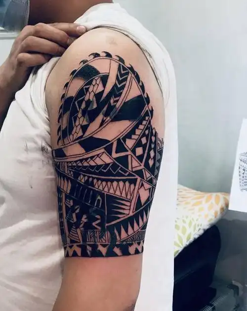 tatto陶纹身店:杭州飈素刺青素花和蛇纹身图片_手臂纹身图案tag鼻签