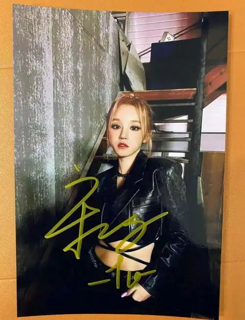 宋雨琦海报宋雨琦亲笔签名照片 非印刷 时尚周边保真亲笔签名朋友生日