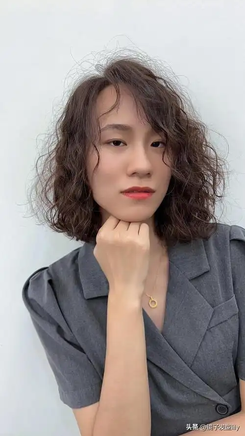 韩式发型中长发卷发(新爆款发型15款全烫卷半扎发)(4)