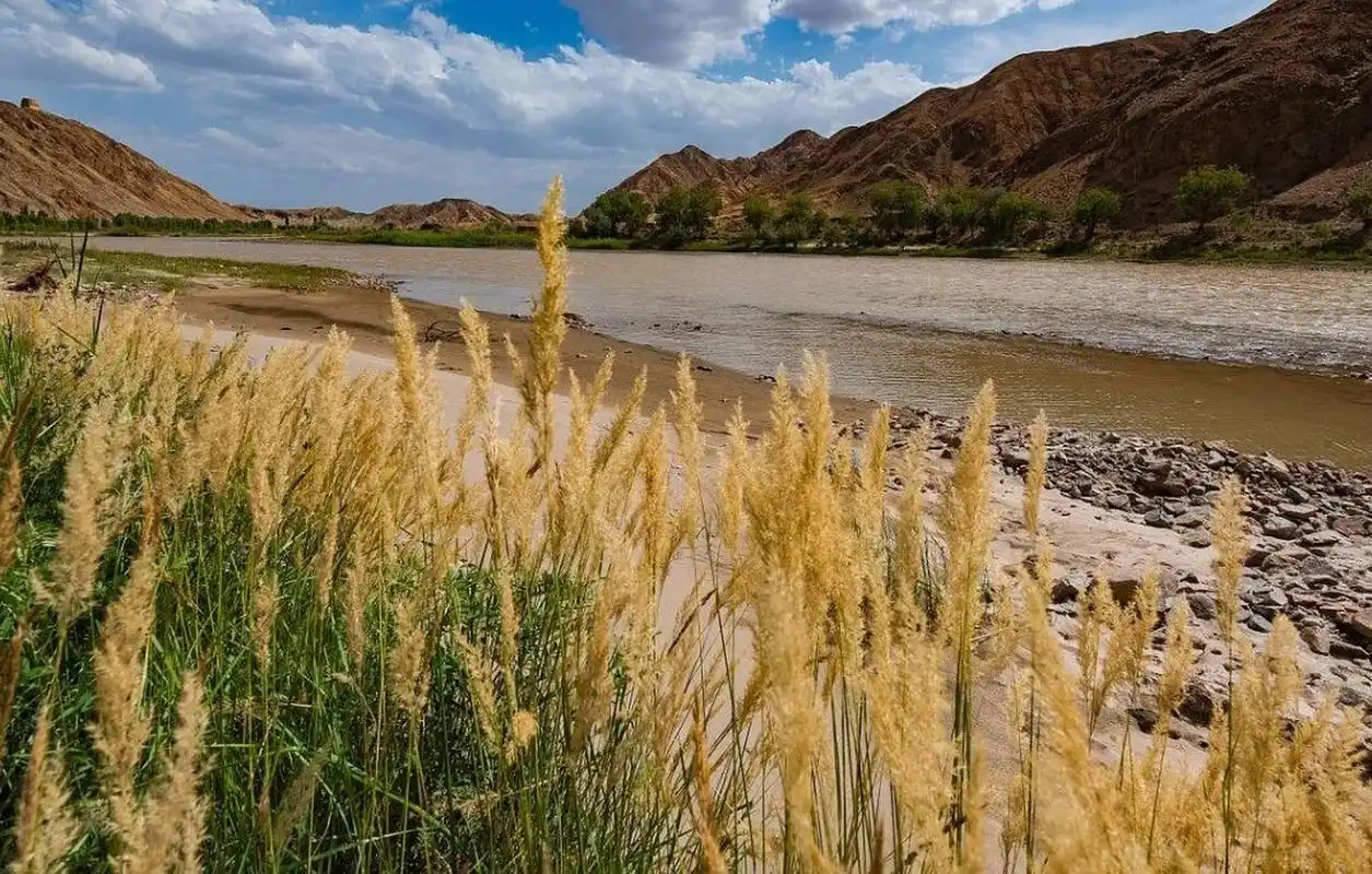 高台县 月牙湖景区 大湖湾文化旅游风景区 祁连葡萄庄园 黑河湿地公园