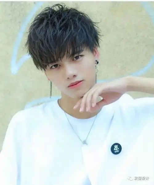 男生日系风短发