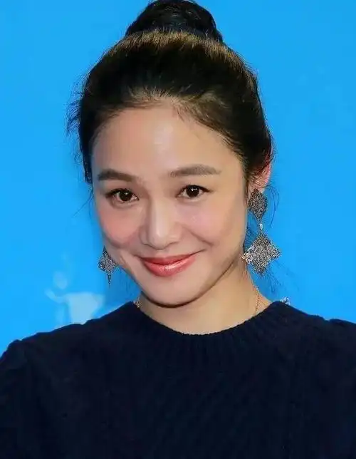 周韵41岁嫁给大她15岁的姜文,演艺事业登高峰,让人羡慕