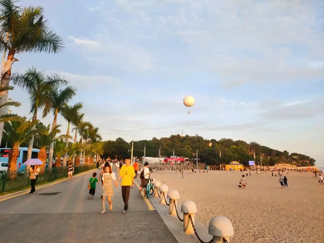 厦门大学附近的#白城沙滩,特别适合消磨时光,玩沙,玩水,发呆 - 抖音