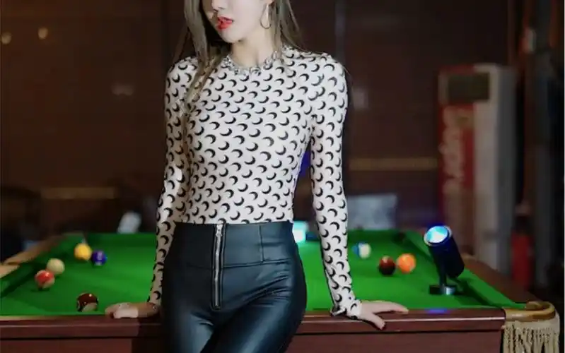 性感皮裤摩托摇热舞舞蹈