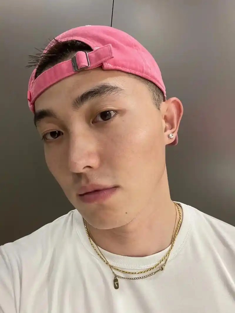 大头照 #ootd #直男拍照 - 抖音