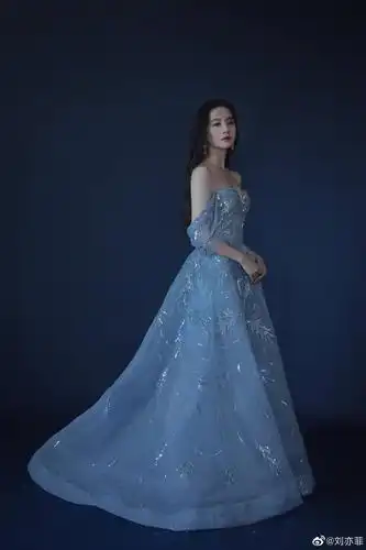 刘亦菲近照是不是发胖了刘亦菲胖了多少斤怎么胖成这样了