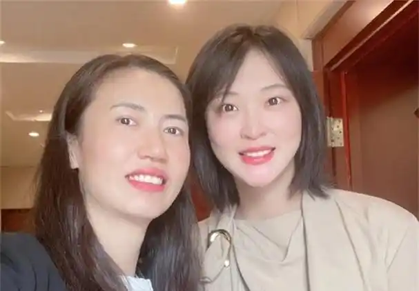 排球女将惠若琪,嫁矮个博士丈夫,婚礼上郎平落泪送祝福