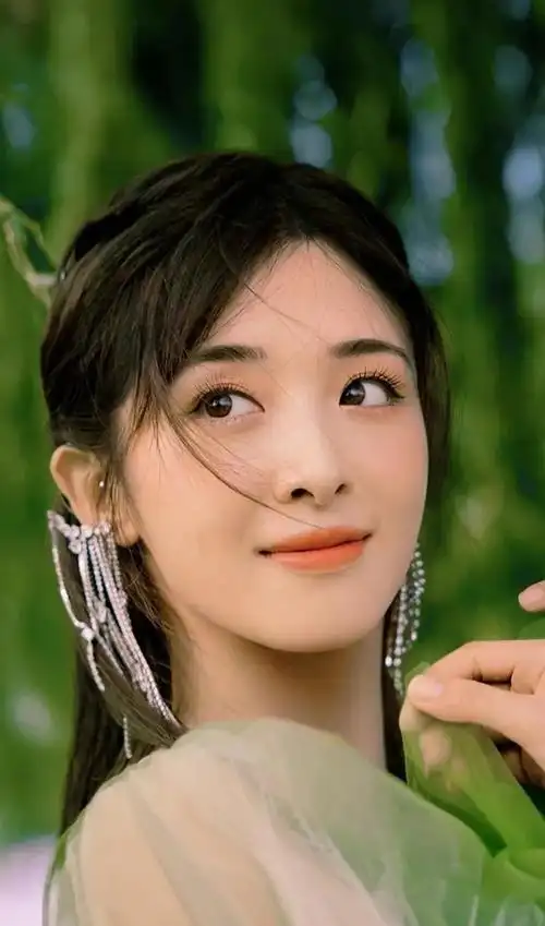 张含韵高清淡雅俏丽写真,楚楚动人!__财经头条