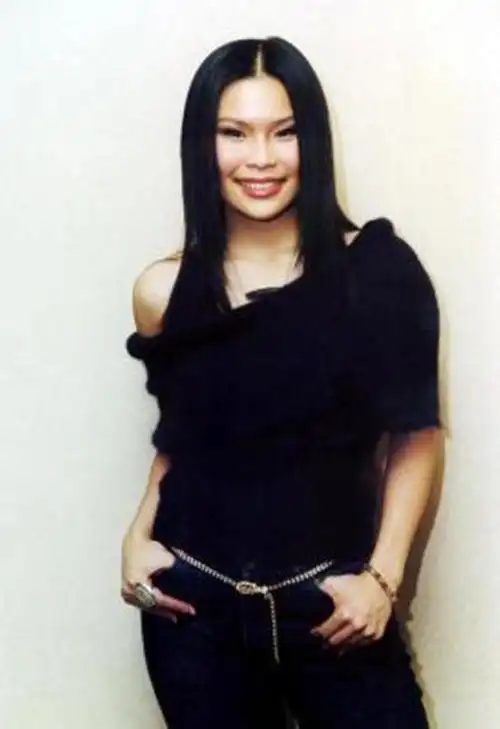 45岁台星周蕙现身内地,逛吃路边小店无人识,打扮少女开心玩乐|周蕙