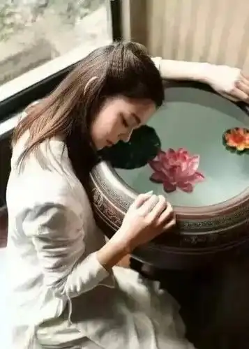 檀香我与佛说诗歌心灵的回归