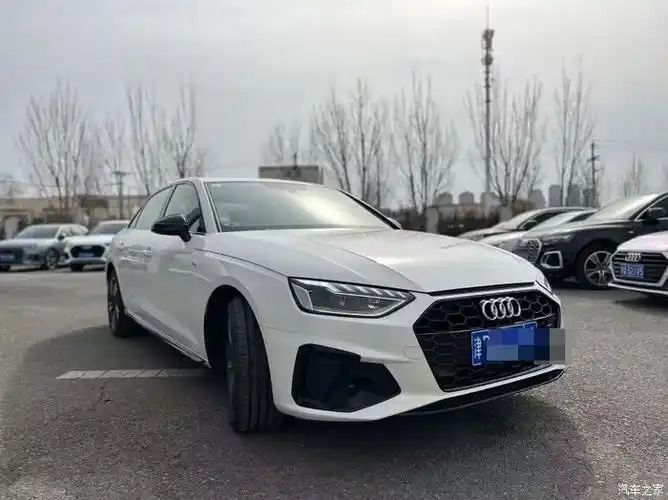 最新到货23年3月上牌奥迪a4l2022款40豪华动