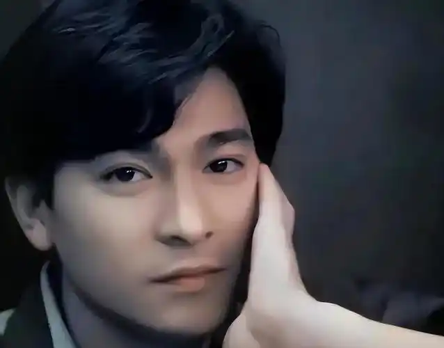 回顾刘德华头发花白有可能是新角色需要做出的一些妆容改造