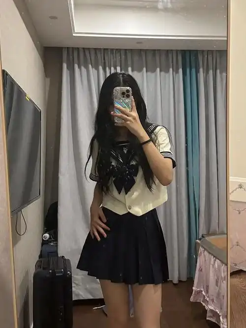 对镜拍 #不露脸系列 #短裙控 #jk制服 # - 抖音