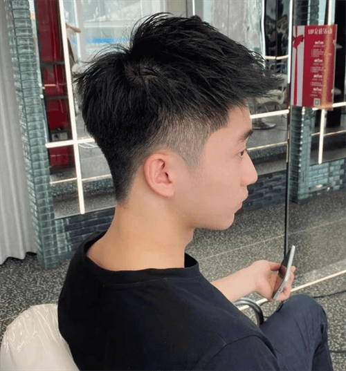 学院风男士发型,简单清爽的发型,清新别致又好打理