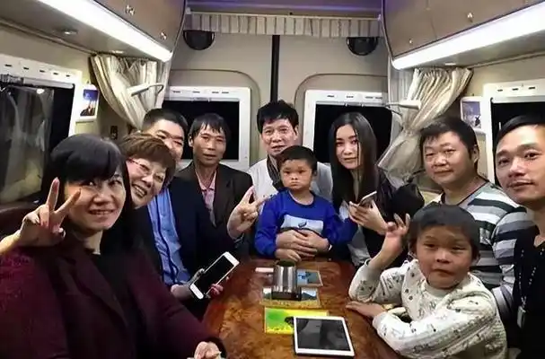 她的口中机械地重复着:"我就是小马云