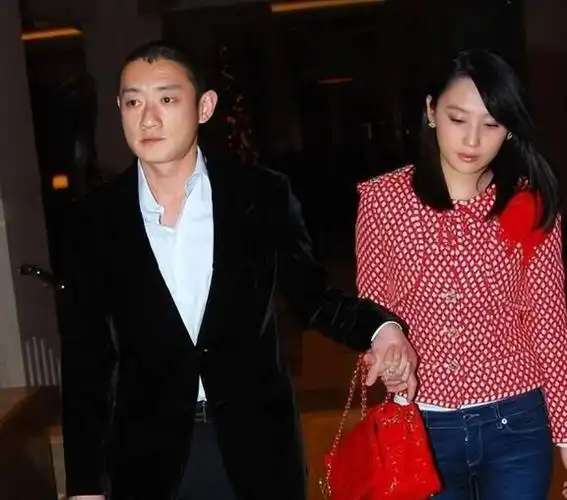 在汪雨和张敏的关系尚未完全结束时,汪雨结识了大眼睛小燕子,当时正因