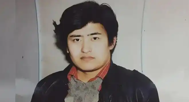 90年代,年轻时刘欢的照片,那时候虽然身材矮墩墩的但是俊朗帅气|歌唱