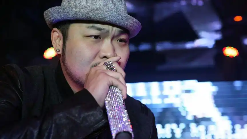 经典老歌:李玖哲一曲《想太多》最怕回忆,听过感触极深