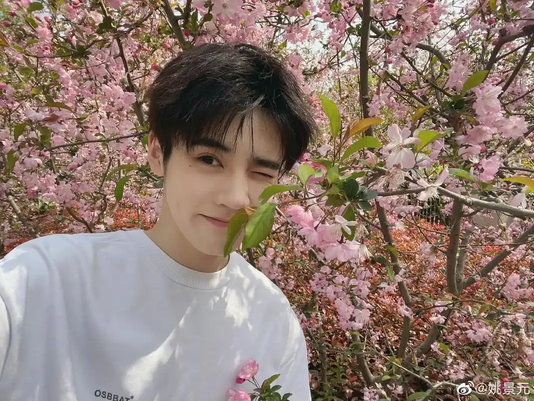 翻了翻景元的微博,看看我发现了什么9999#姚景元#向全世界 - 抖音