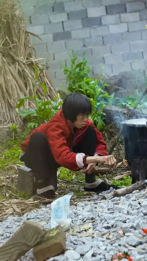 黑暗料理之王#这样淹酸藠头,这样用柴火煮粥,可以吃10碗!