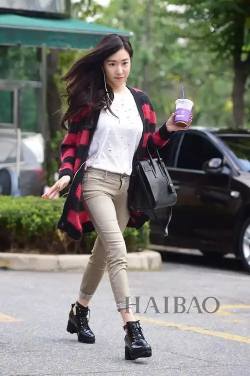 少女时代组合成员黄美英 (tiffany) 9月11日韩国kbs电视台外明星街拍