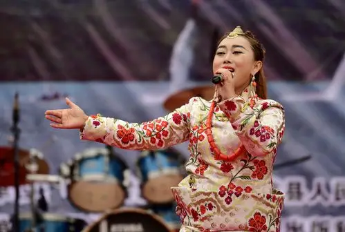 藏族歌手泽央卓玛_副本.jpg