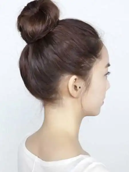 恩典丸子头的扎法图解 夏季女孩必不可少