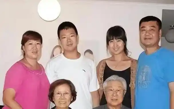 王心刚:跟儿子赴美,晚年回国养老,如今的他,证明王铁成没说错