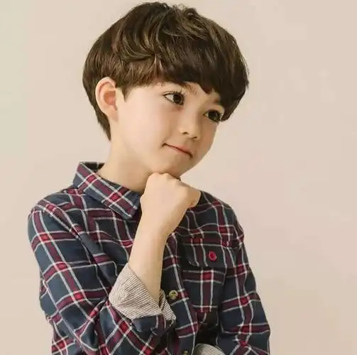 5岁萌宝发量惊人,帅气发型穿搭不输小鲜肉,他才是全网最靓的崽_男童